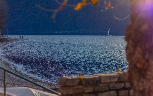 Easy Welcome Aglaia Luxury Lake View Apartment