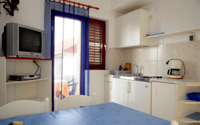 Apartment Port - great loaction and free parking: A2 Mali Murter, Island Murter