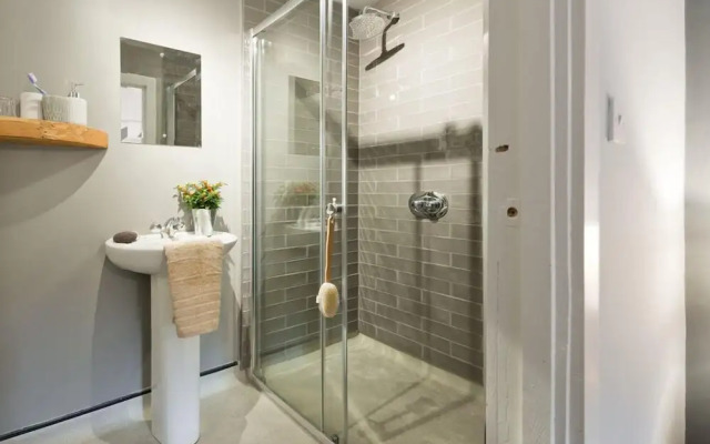 The elbowroom escape