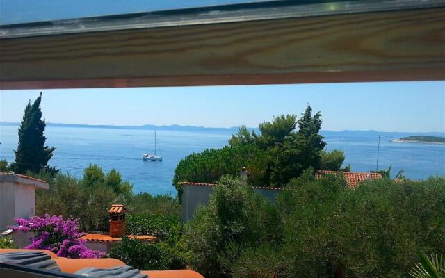 Spacious Holiday House Hana, Sleeps 12