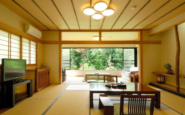 Minakamisanso