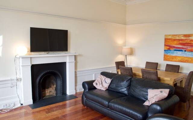 3 Bedroom Central Flat With Castle Views