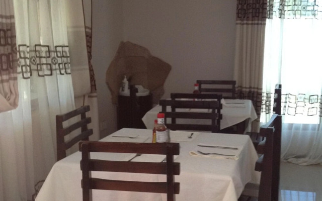Mopees Lodge
