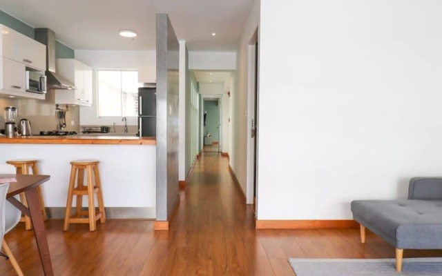 w Lovely 2BR With Balcony in Miraflores