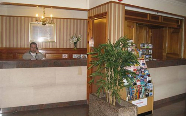 Carlton Hotel
