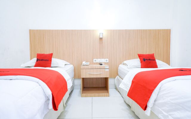 RedDoorz @ Avros Guest House Medan