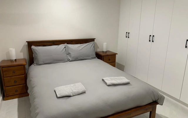 Beachside & Jetty View Apartment 2 -Skippers Apartment