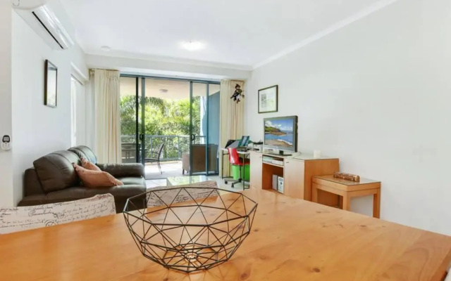 1 Bedroom - Private Managed Resort Pool and Beach - Alex – Guest Rooms – Alexandra Headland