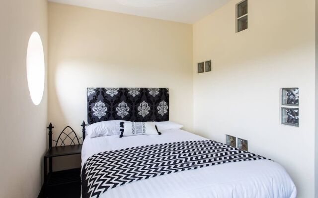 4 Bed House with Swimming pool and Sauna