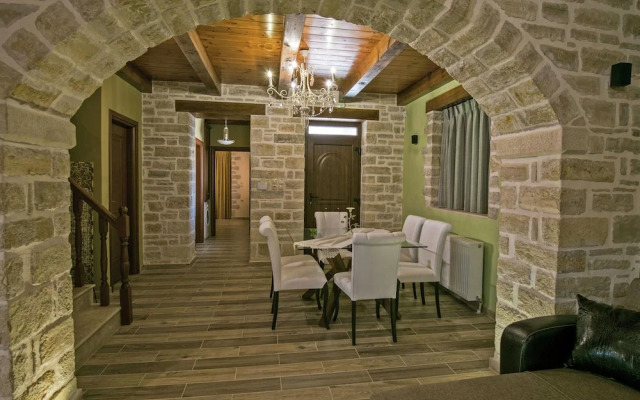 Luxurious Villa With Private Pool, Near a Couple of Restaurants & Sandy Beach
