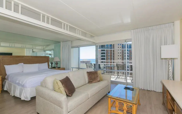 Ilikai Tower One Bedroom Lagoon View Waikiki Condos With Lanai & Free Wifi
