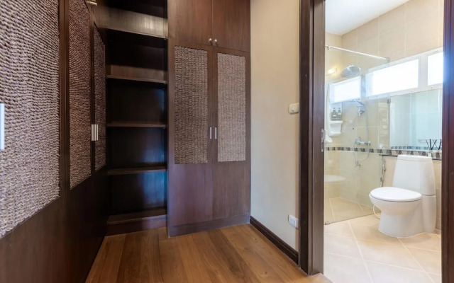 5 Bedroom Pool Villa Close To Town H5