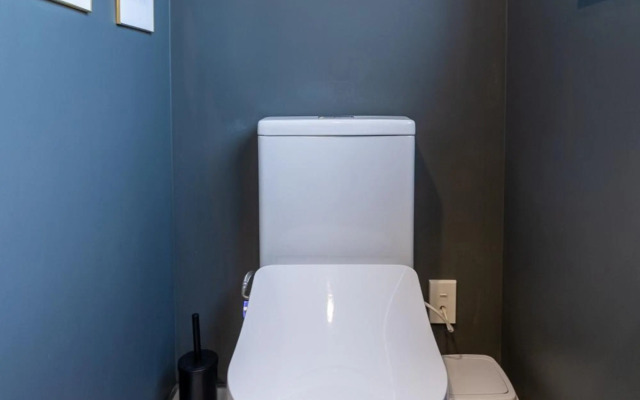 Art Deco 2 bed by Latimer Square