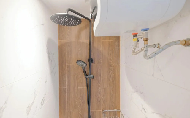 Comfort And Big 1Br At Green Pramuka City Apartment