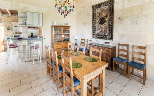 Attractive castle in Cezac with private pool