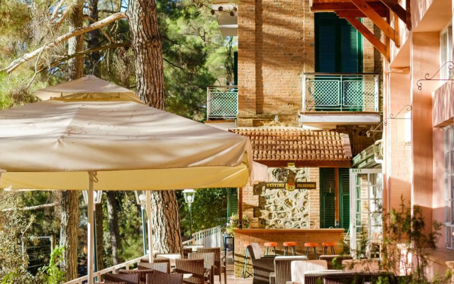 New Helvetia Hotel