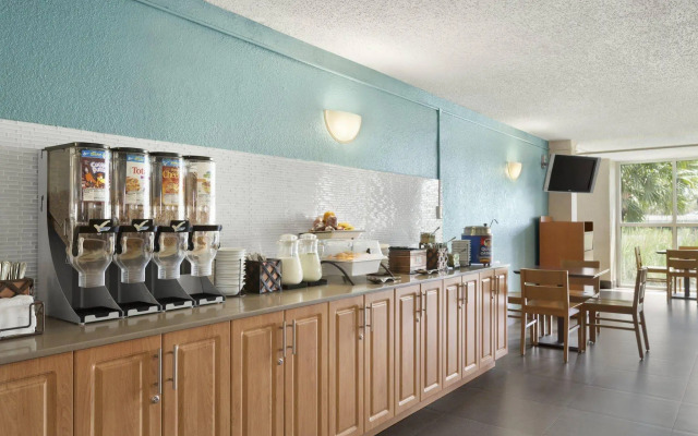 The Palms Inn & Suites