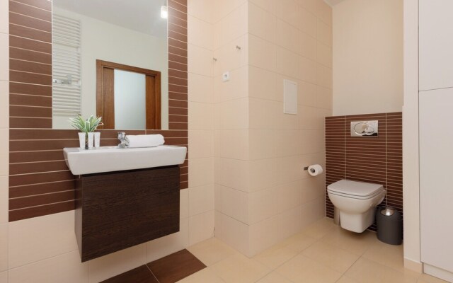Apartment With 3 Rooms Bemowo by Renters