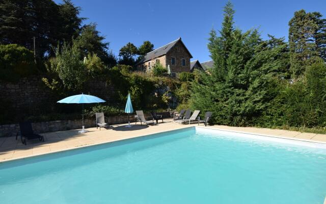 Apartment in a castle with garden and swimming pool