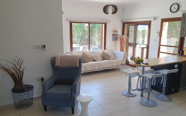 Inviting 3-bed Villa in Kayalar