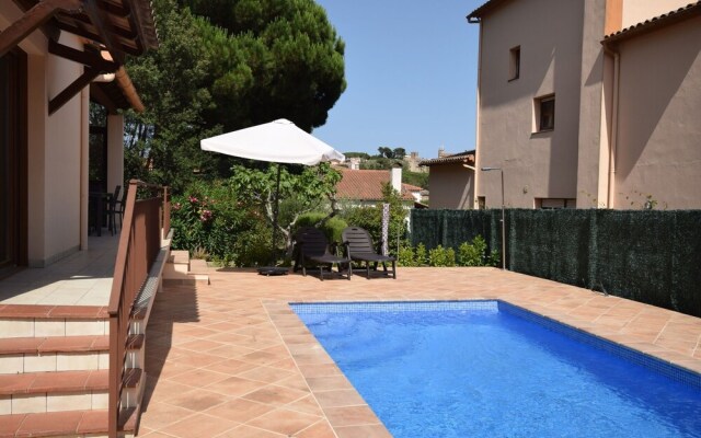 Enchanting Villa in Calonge With Swimming Pool