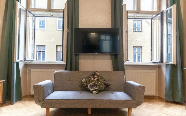 Spacious 4BR Apt Long Stay Friendly