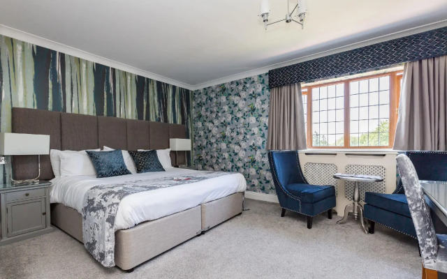 De Rougemont Manor Hotel & Suites