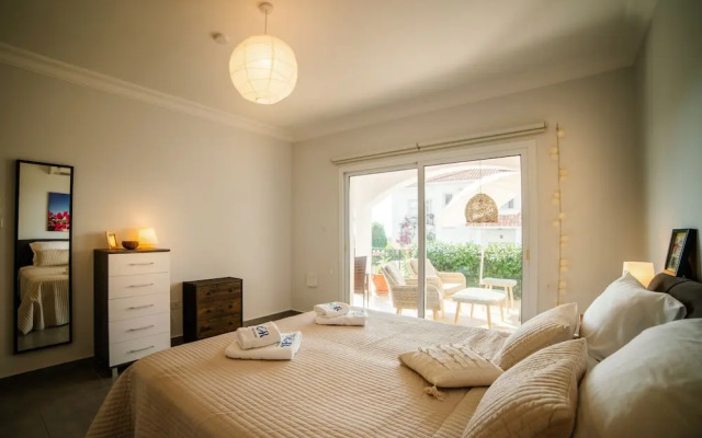 Sunny and Family Friendly Apartment Directly at the Pool