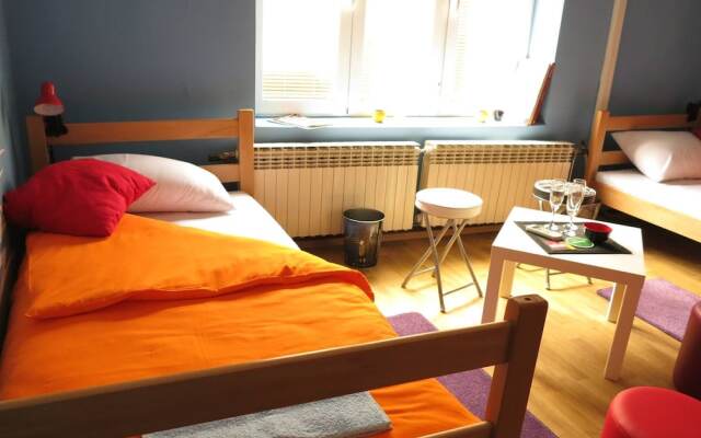 Traveler's Hostel & Apartments