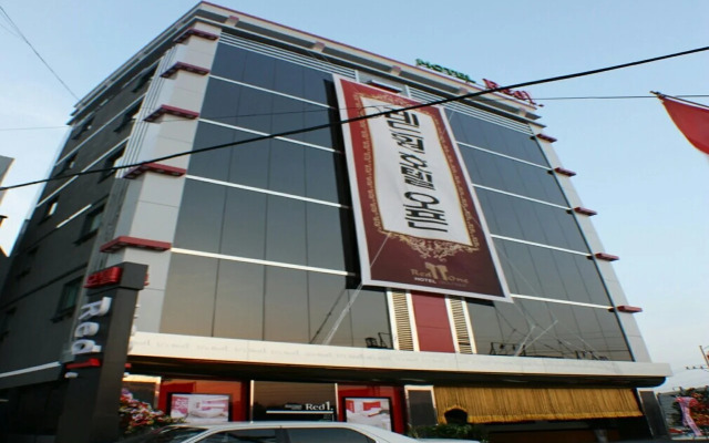 Red 1
