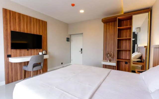 Joyful Hotel By Gnl