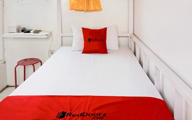 RedDoorz Hostel @ Luna Bunkbed Malioboro – Guest Rooms – Yogyakarta