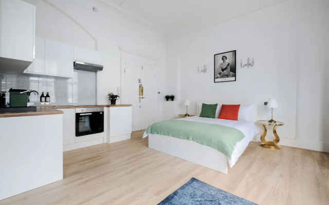 Elegant Mayfair Studio Apartment