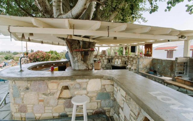 Ampavris Family Apartments