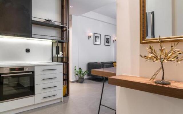 Glyfada Gallery Apartment