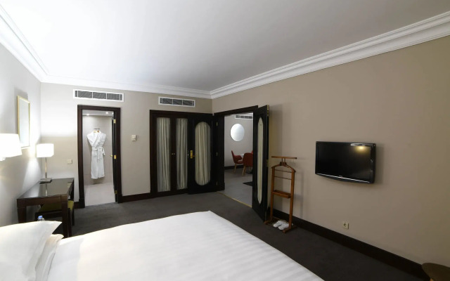 Portemilio Hotel And Resort
