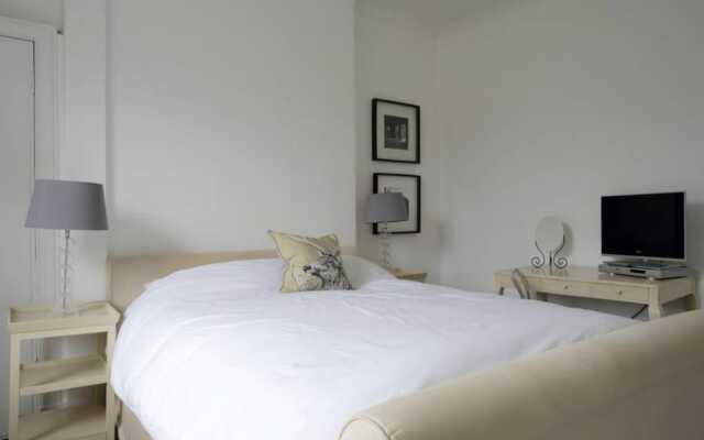 2 Bedroom Bruntsfield Apartment