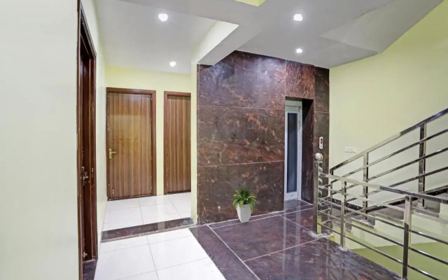 Oyo Flagship 700795 Pl Residency