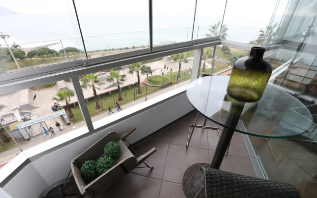 Boardwalk Modern Apartment With Oceanview