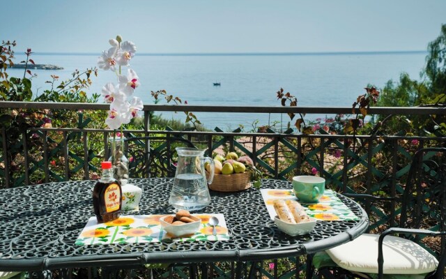 2- Large Terrace and Suggestive Panorama