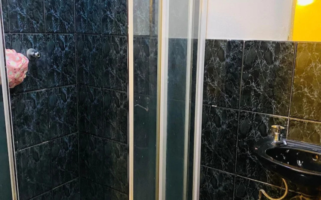 Cozy  Cabin Guest Lodge