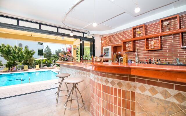 Mikes House Hotel