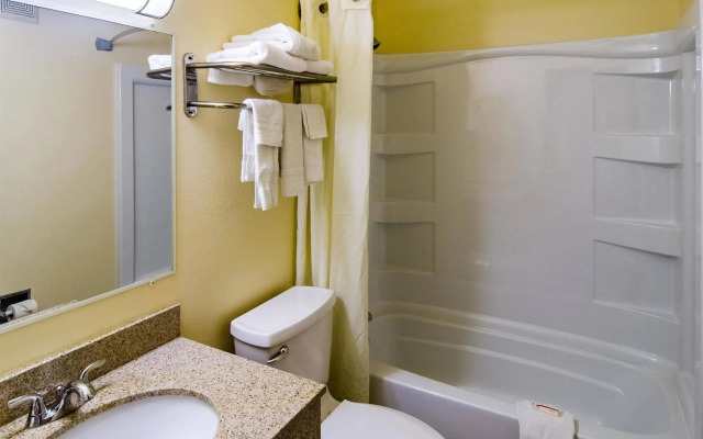 Motel 6 Montoursville, PA - Williamsport