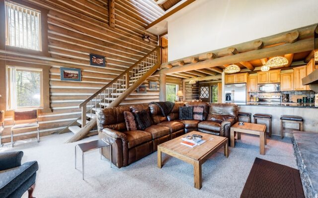 Temptation 8 3 Bedroom Condo