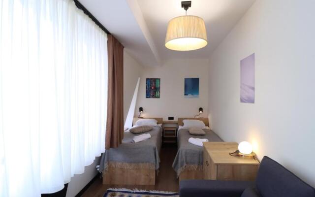 Joli s 2BR Apartment in Marshall project