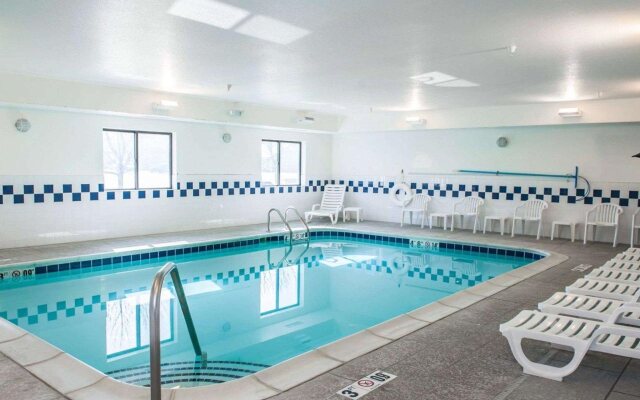 Comfort Inn & Suites Muncie Near University