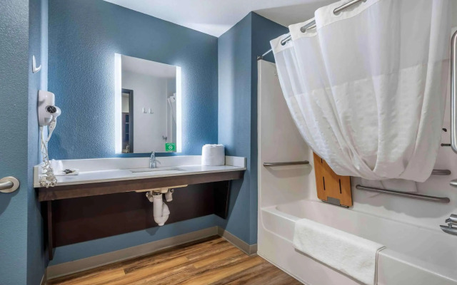 Woodspring Suites Deerfield Beach