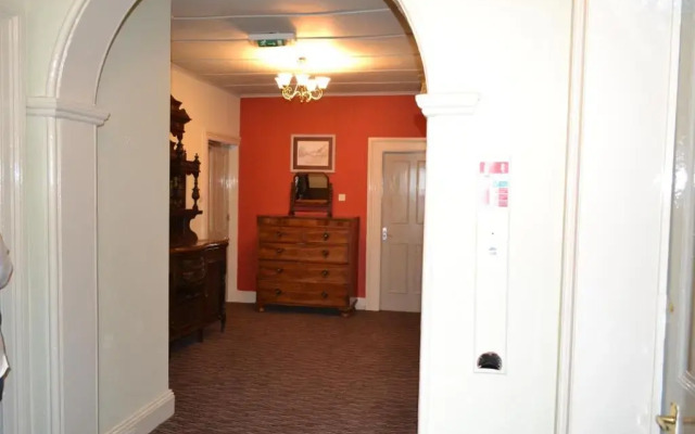 Oak Tree Inn