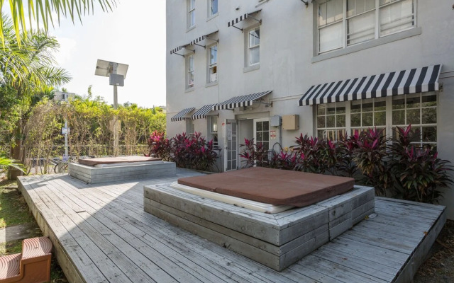 Holiday Apartment on Lincoln Road