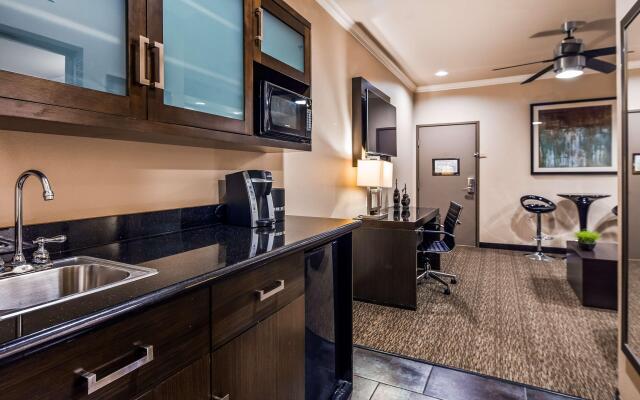 Best Western Premier Crown Chase Inn & Suites